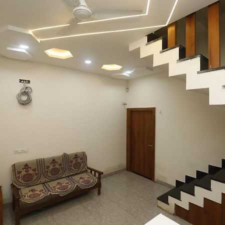 Hotel Garima Удджайн Екстер'єр фото